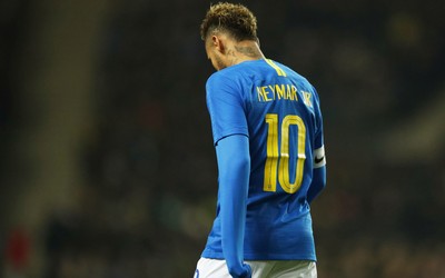 熊猫体育-佛得角门将扑救集锦