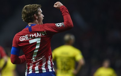 熊猫体育焦点-克拉马里奇直接任意球破门复刻经典