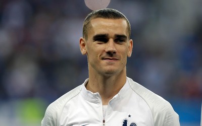 熊猫体育动态-多夫比克这球越位线毫米级