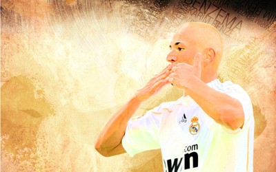 熊猫体育热评-玛雅头球攻门稍稍偏出